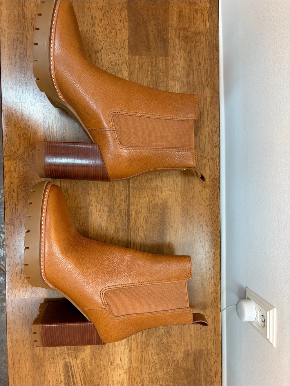 Tory Burch Carson Lug Boot in Toasted Carmel. sz 9.